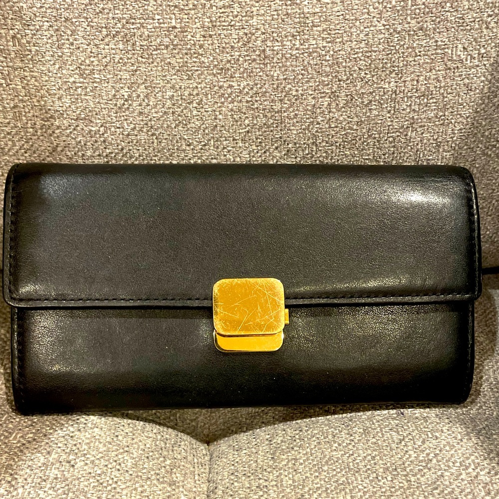 Cuyana Wallet with Removable Chain feature.   Black leather w gold accent